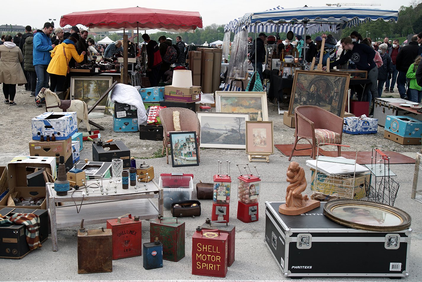 BRKRiesenflohmarkt auf der Theresienwiese BRK KV München