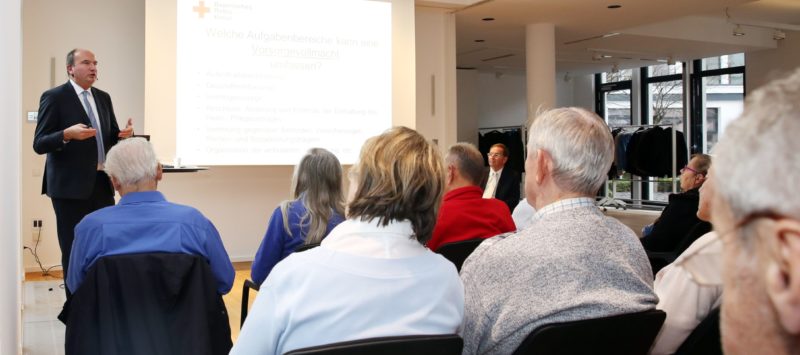 Dr. Langer bei einem Kurs im Alten- und Service- Zentrum